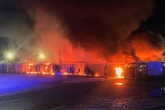 36 Transporter abgefackelt: Brandstifter schlagen wieder zu!