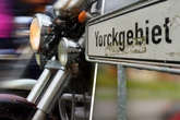 Irre Verfolgungsjagd durch Chemnitz: Motorrad-Fahrer rast beinahe Passanten um!