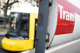 Kind läuft auf Landsberger Allee und wird von Tram angefahren