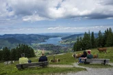 "Bussi Bussi" statt Brauchtum: Tegernsee-Doku pinkelt Reichen ans Bein