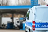 Teenager mit Schusswaffe raubt Tanke in Wedding aus