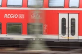 Im Regionalexpress nach Dresden: Zugbegleiterin zeigt sich gütig - Schwarzfahrer rastet trotzdem aus