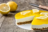Erfrischender Lemon Cheesecake mit Lemon Curd: Schnelles Rezept zum Selberbacken