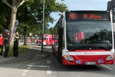 Vollbremsung! Businsasse bricht sich das Bein, auch Kind verletzt