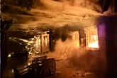 Gaststätte brennt lichterloh: Feuerwehr hat Problem mit Wasserversorgung