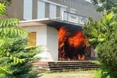 13-fache schwere Brandstiftung? Feuerteufel-Duo nach Bahnhofsbrand festgenommen
