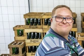 Lecker brauen trotz Handicap? Aber klar! Steve ist der Beweis