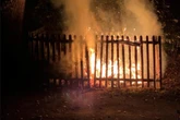Mehrere Brände auf Friedhof: Polizei ist Feuerteufel auf der Spur