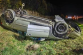 Unfall auf A4: Renault kommt von Straße ab und überschlägt sich
