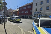 Maskierte überfallen Spielothek: Hubschrauber und Hunde suchen Täter