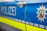 Fahndung läuft! Mann schießt mehrfach auf Friseursalon in Köln