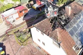 Dachstuhl fängt Feuer: Bewohner müssen neue Bleibe suchen
