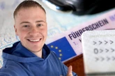 Fake-Führerschein im Netz: YouTuber nimmt illegalen Kauf unter die Lupe