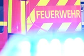 Bewohner geht in brennendes Haus zurück! Feuerwehr muss ihn retten