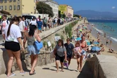 Bahn-Unglück bei Stadtrundfahrt: Mehr als 20 Verletzte auf beliebter Urlaubsinsel