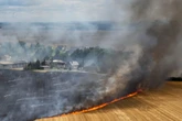 Flächenbrand auf Stoppelfeld in Mittelsachsen