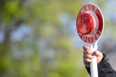 Dramatische Flucht durch Berlin: Mann rammt Polizei und rast mit Mercedes über Gehweg