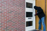 Markkleeberg: Einbrecher scheitert an Haustür und wird auf frischer Tat ertappt