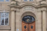 Geladene Pistolen schon bereitgelegt: Teenager (14) schießt Zwölfjährigem in den Kopf