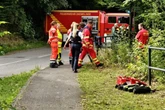 Auto kracht durch Zaun und stürzt in See: Taucher finden Fahrer (†23) in fünf Meter Tiefe