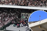 Fans stürzen von Tribüne: Drei Tote und Dutzende Verletzte bei Stadion-Katastrophe