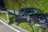 Heftiger Unfall! BMW rast auf A6 in Verkehrsschild und durchbricht Leitplanken
