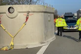 Horror-Vorstellung wird wahr: 18-Tonnen-Betonklotz knallt auf A3!
