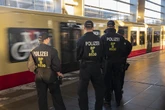 Mann nach Prügel-Attacke am Ostkreuz verschwunden: Polizei bittet um Hinweise