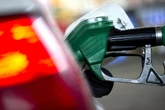 Autobahn-Tanken deutlich teurer: So viel Geld lässt sich sparen