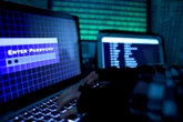 Drogenversand im Darknet: Polizei nimmt Wohnungen und Boxstudio hoch