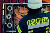 Flammen mit schrecklichen Folgen: Frau verletzt, ihr Hund hat keine Chance
