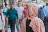 Muslimischer Frau Schweinefleisch in den Rachen geschoben: Mann verurteilt
