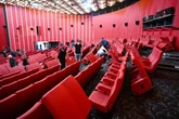Anstehen für die alten Sitze: Rundkino verkauft seine Sessel