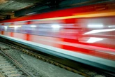 Endlich keine Ersatzbusse mehr! Wichtige Pendel-Strecke zwischen Frankfurt und Offenbach frei