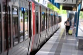 Deutschlandticket droht teurer zu werden: NRW fordert Lösung vom Bund