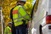 Leipzig: 19-Jähriger inhaliert immer wieder Lachgas und fährt im Transporter davon