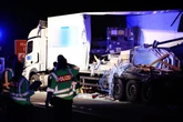 Lkw-Fahrer will Kollegen in Not zu Hilfe eilen, dann kracht ein Sattelzug in ihn hinein