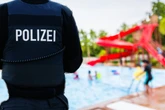 Sexueller Übergriff an Wasserrutsche in Frankfurter Schwimmbad: 50-Jähriger festgenommen