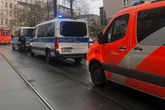 Mann kauft Messer und Schere in Supermarkt und sticht dann auf Kunden ein - Not-OP!