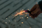 Hand erwischt: Sachse bei Böller-Bastelei schwer verletzt!