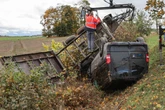Vogtland: Betrunkener Transporter-Fahrer landet kopfüber im Straßengraben