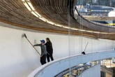 Handarbeit mit Gartenschlauch: Bobbahn in Oberhof wird vereist
