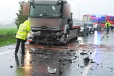 Tragischer Frontalcrash mit Lkw: 19-jähriger Autofahrer stirbt