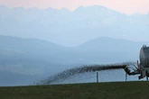 Urlauber campen auf Feld: Bauern rächen sich mit Gülle-Angriff