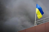 Ukraine-Krieg: Russen-Rakete schlägt neben Passagierzug ein