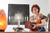 Die Frau, die mit den Toten spricht: "Medium" Ines Illing will auf diese Weise Trauerblockaden lösen