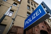 Erst mehrere Autos beschädigt, dann will Betrunkener Polizeirevier nicht verlassen