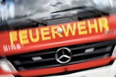 Gaffer scharren sich um Brand-Haus in Mitte: Festnahme