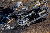 Renault kracht beim Überholen in Motorrad: Biker (†61) stirbt an Unfallstelle