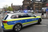 Unfall im Bahnhofsviertel: Streifenwagen im Einsatz kracht mit Motorrad zusammen